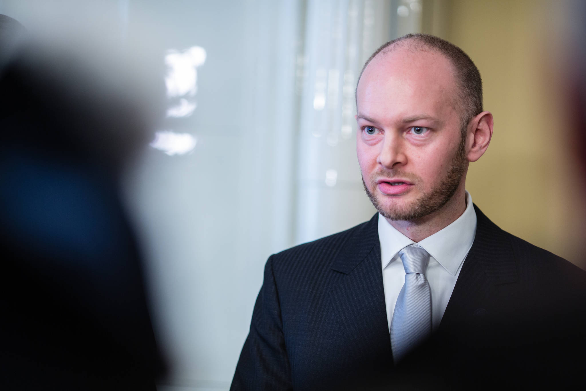 Haastattelussa urheiluministeri Sampo Terho: ”Jalkapallo-otteluihin voi meillä turvallisesti tulla koko perheen voimin”