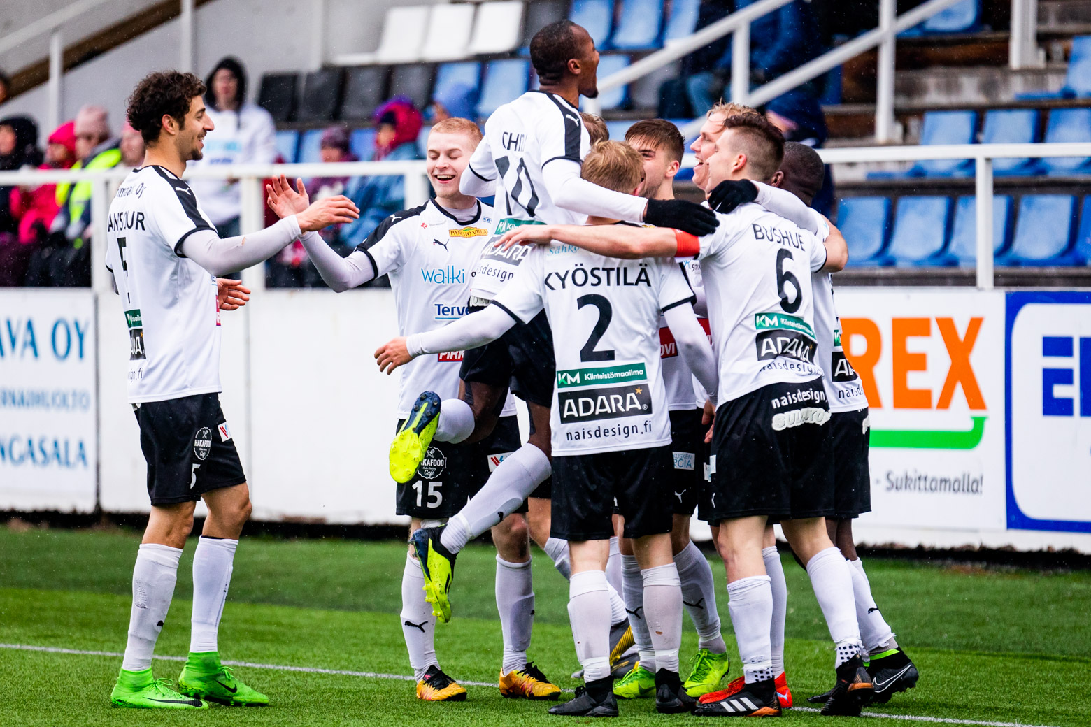 Haka ja KTP mättivät maaleja lumisateessa