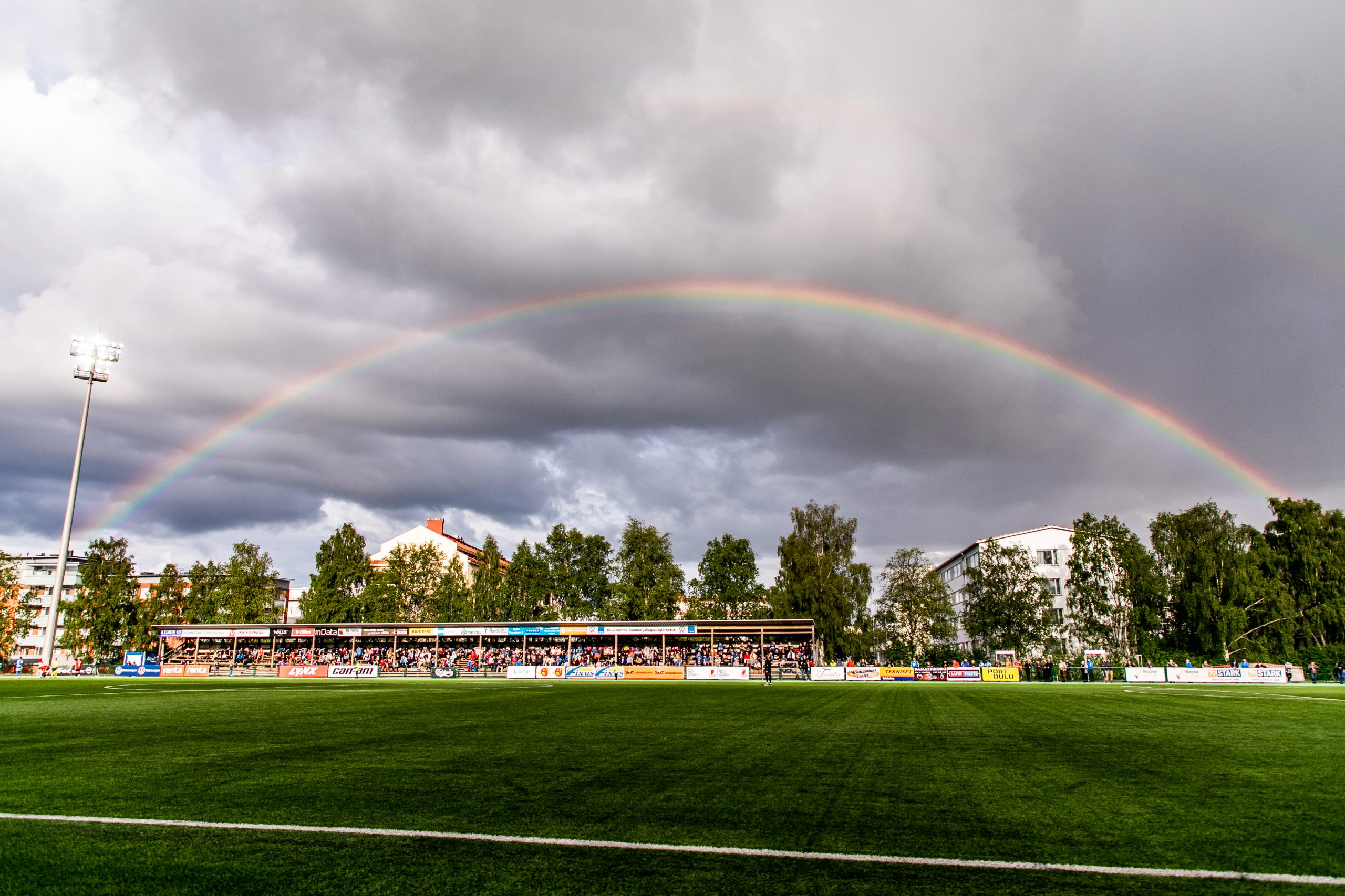 Tasaisen nyhjäyksen jälkeen kolme pistettä Helsinkiin – kuvakooste Veikkausliigan kamppailusta RoPS-HIFK