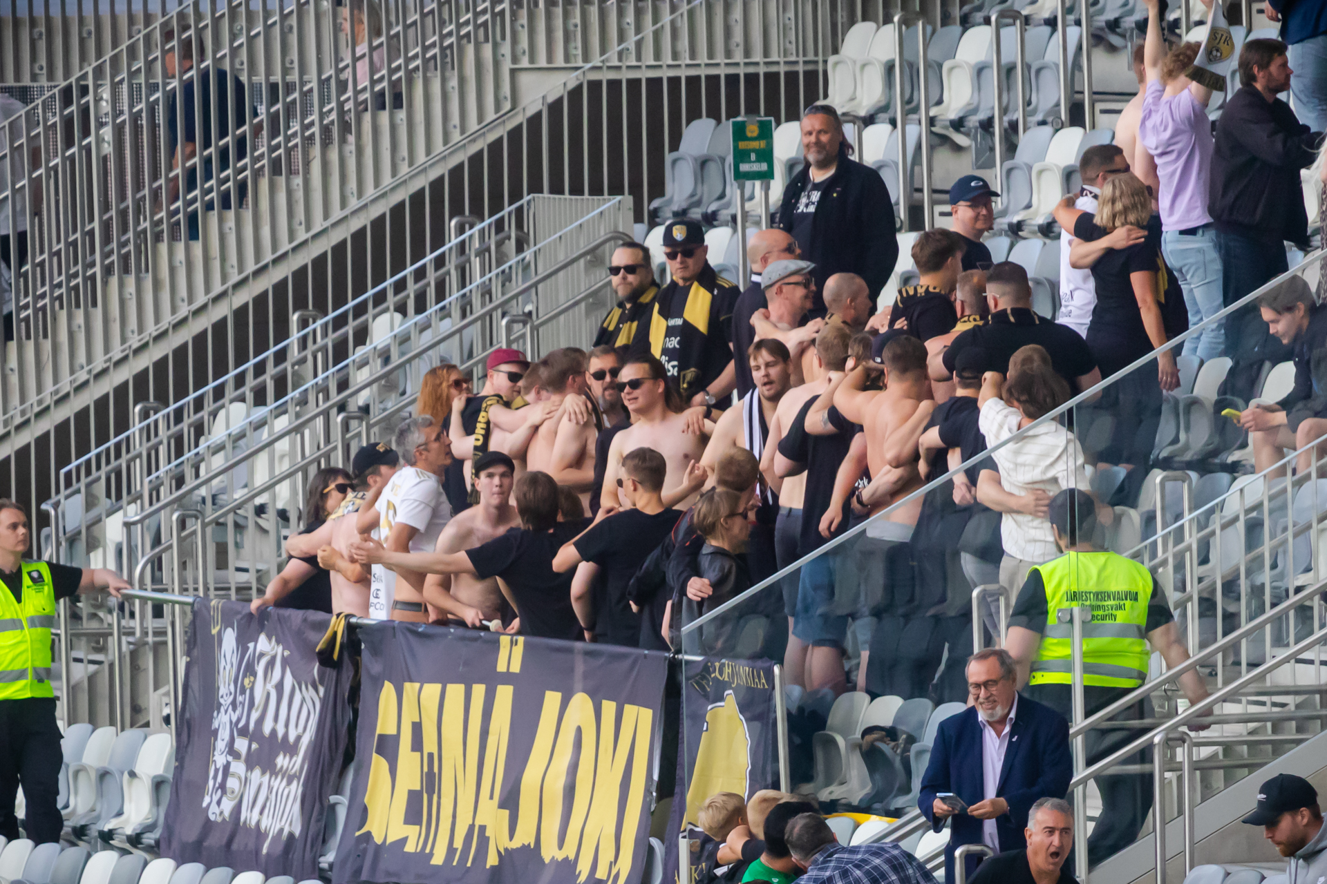 Kuvakooste: SJK pudotti hallitsevan cup-mestarin, Ilveksen, Suomen Cupista